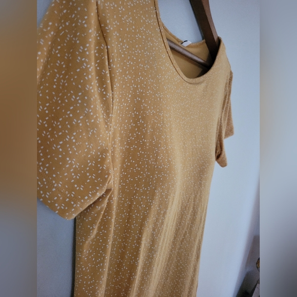 T-shirt skater dress with built-in bra by Uniqlo - Picture 2 of 7